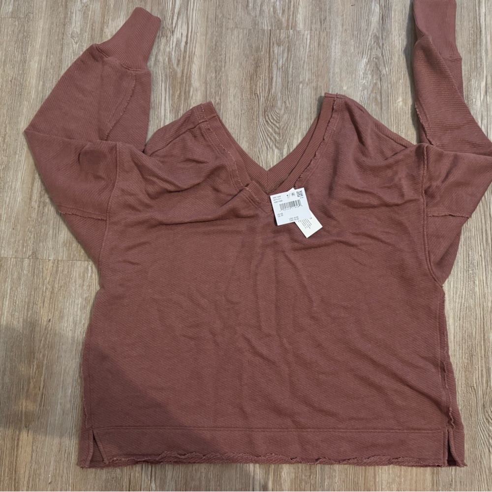 American Eagle Outfitters V-Neck Long Sleeve sweater